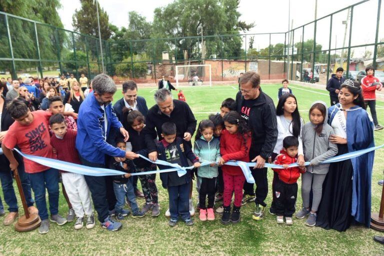 Ulpiano Suárez, Alfredo Cornejo y Rodolfo Suárez en plena inauguración.