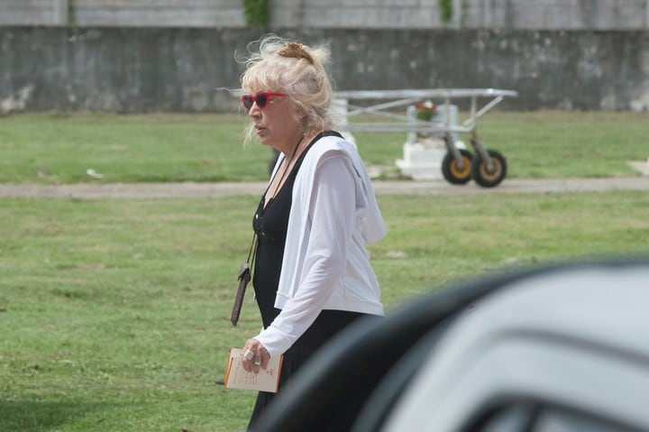 Aliza Damiani, en el entierro de su hija. Foto: Rolando Andrade (Clarín).