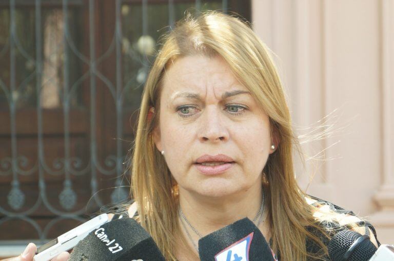 La ministra de Educación de Misiones, Ivonne Aquino confirmó que separaron del cargo al docente.