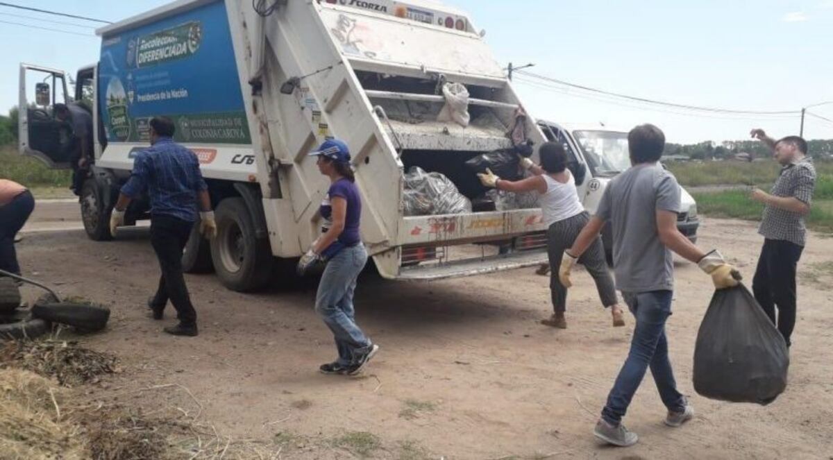 Funcionarios de Colonia Caroya juntaron la basura este fin de semana
