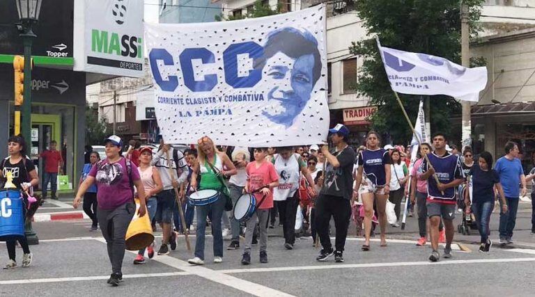 La llegada a la plaza de las organizaciones (Vía Santa Rosa)