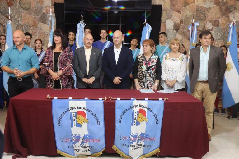 Se premiaron a 16 alumnos y a una docente de escuelas carlospacenses.