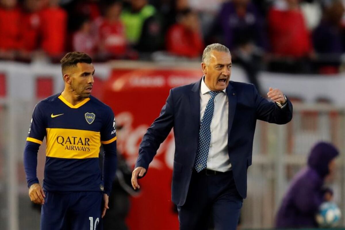 Gustavo Alfaro, sobre la ausencia de Tevez en el equipo titular: "Fue una decisión táctica"