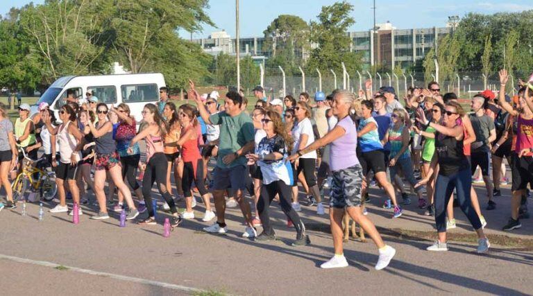 De la actividad participó una numerosa cantidad de vecinos (Vía Santa Rosa)