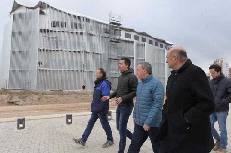 Schiaretti recorrió los puentes Gobernador Mestre y 25 de Mayo, próximos a inaugurarse en la ciudad Capital. (Prensa Gobierno)