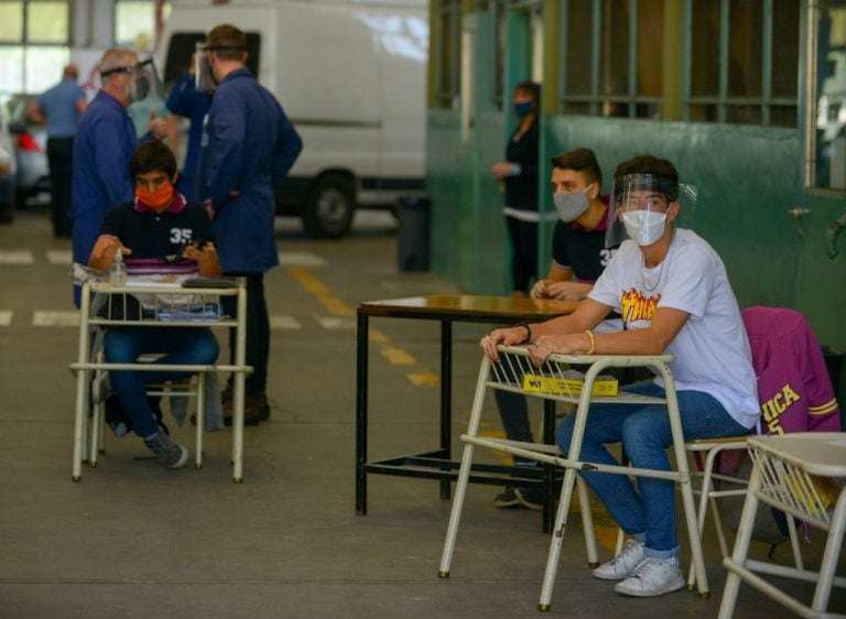 Regreso a clases presenciales en la Escuela Técnica N° 35 Ing. Eduardo Latzino, en el barrio porteño de Villa Real (CABA). (Clarín)