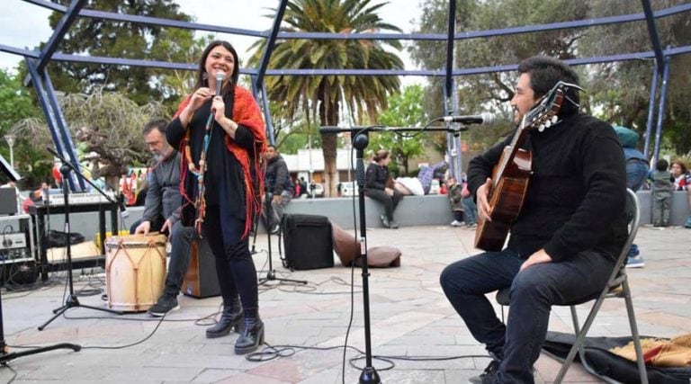 Durante la feria hubo música en vivo (Infopico)