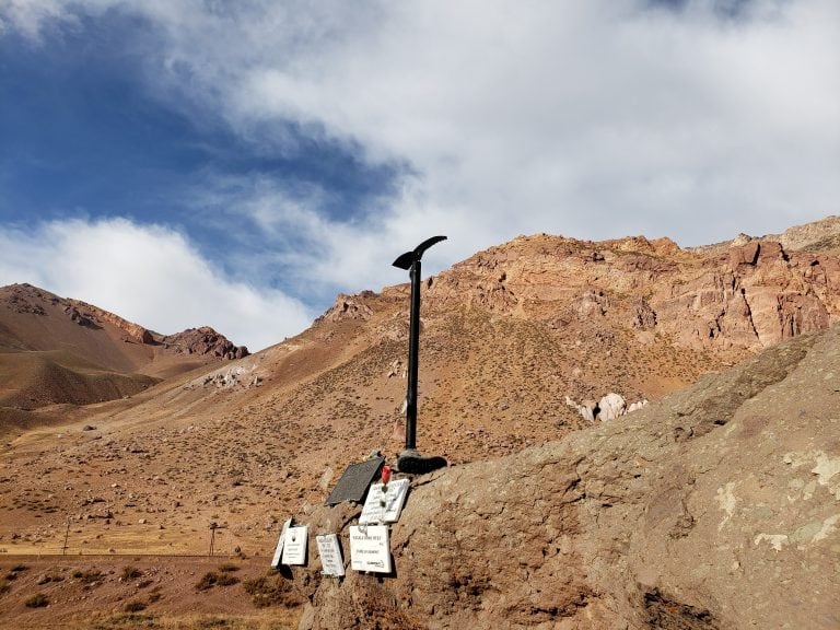 En el Cementerio del Andinista hay placas en conmemoración a fallecidos en el Aconcagua y en otros cerros.