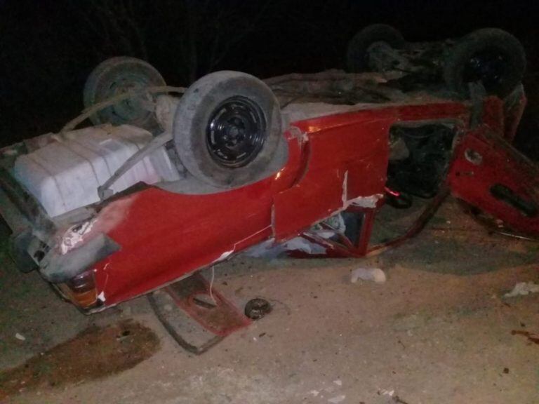 El Ford Falcon destruido y la preja hospitalizada. Foto: Gentileza