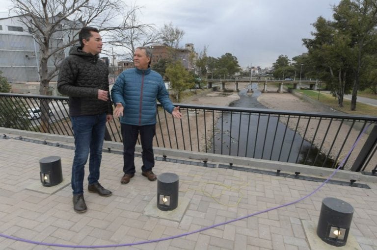 Schiaretti recorrió los puentes Gobernador Mestre y 25 de Mayo, próximos a inaugurarse en la ciudad Capital. (Prensa Gobierno)