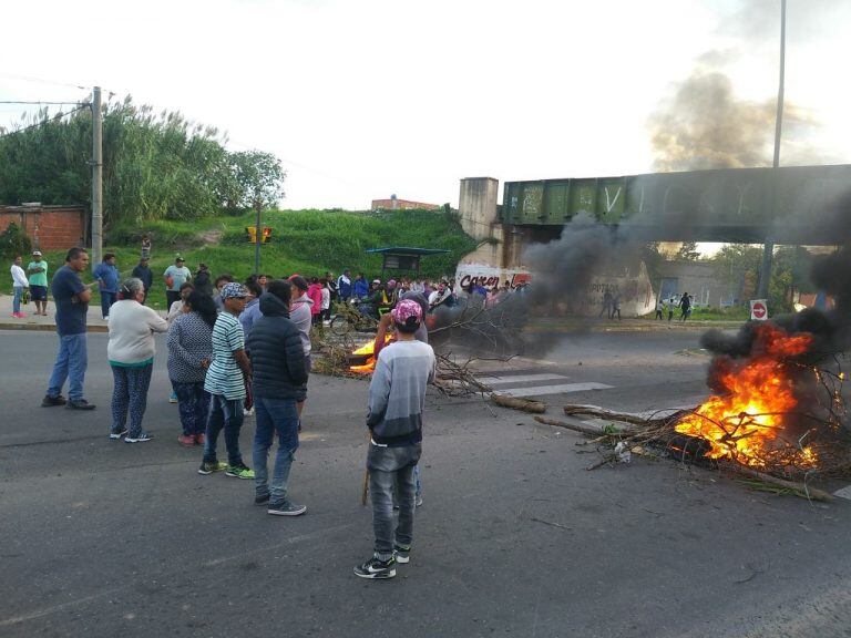 Denuncian represión policial en barrio Toba