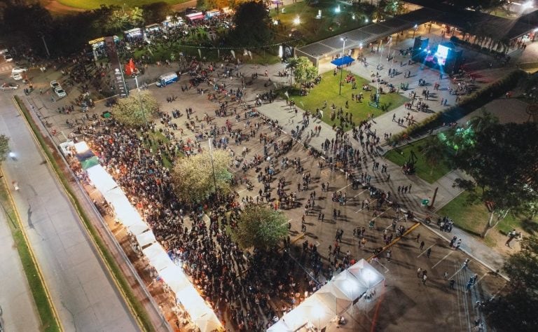 El giogantesco predio del Domo del Centenario pudo contener a la multitud que llegó al Festival de Invierno.