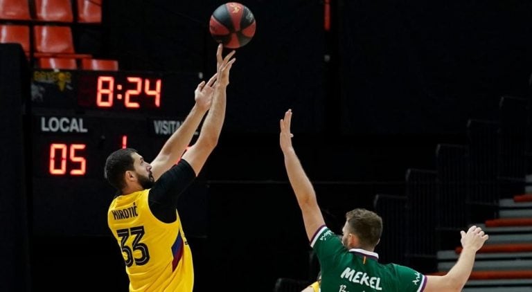 Barcelona le ganó a Unicaja sin Bolmaro en cancha