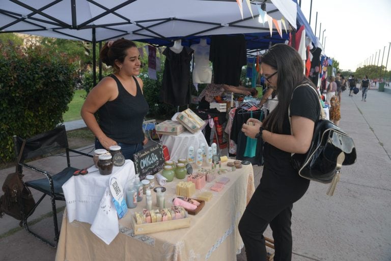 Comenzó la Feria del Regalo en el Parque Central mendoza