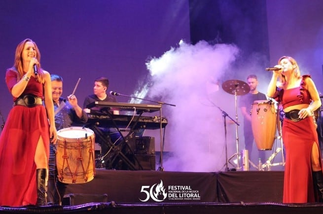 Las hermanas Pastorutti hicieron bailar y cantar al público en el cierre del festival.