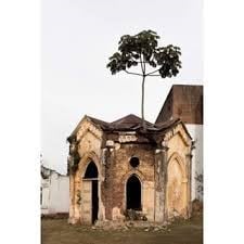 Uno de los viejos panteones del cementerio posadeño. Cada uno ofrece una nueva historia. (WEB)