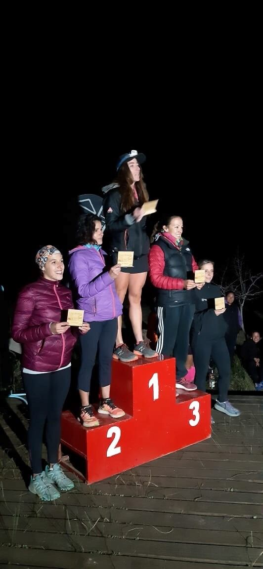 podio femenino de la carrera.