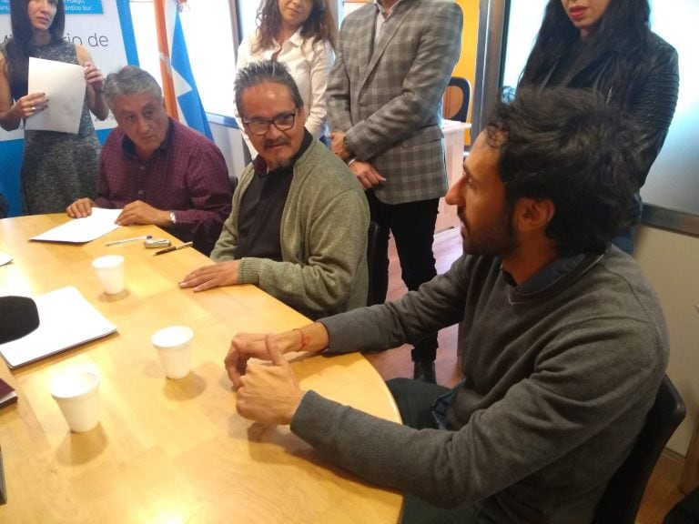 Firma de Convenios. Tierra del Fuego. Lucas Concia