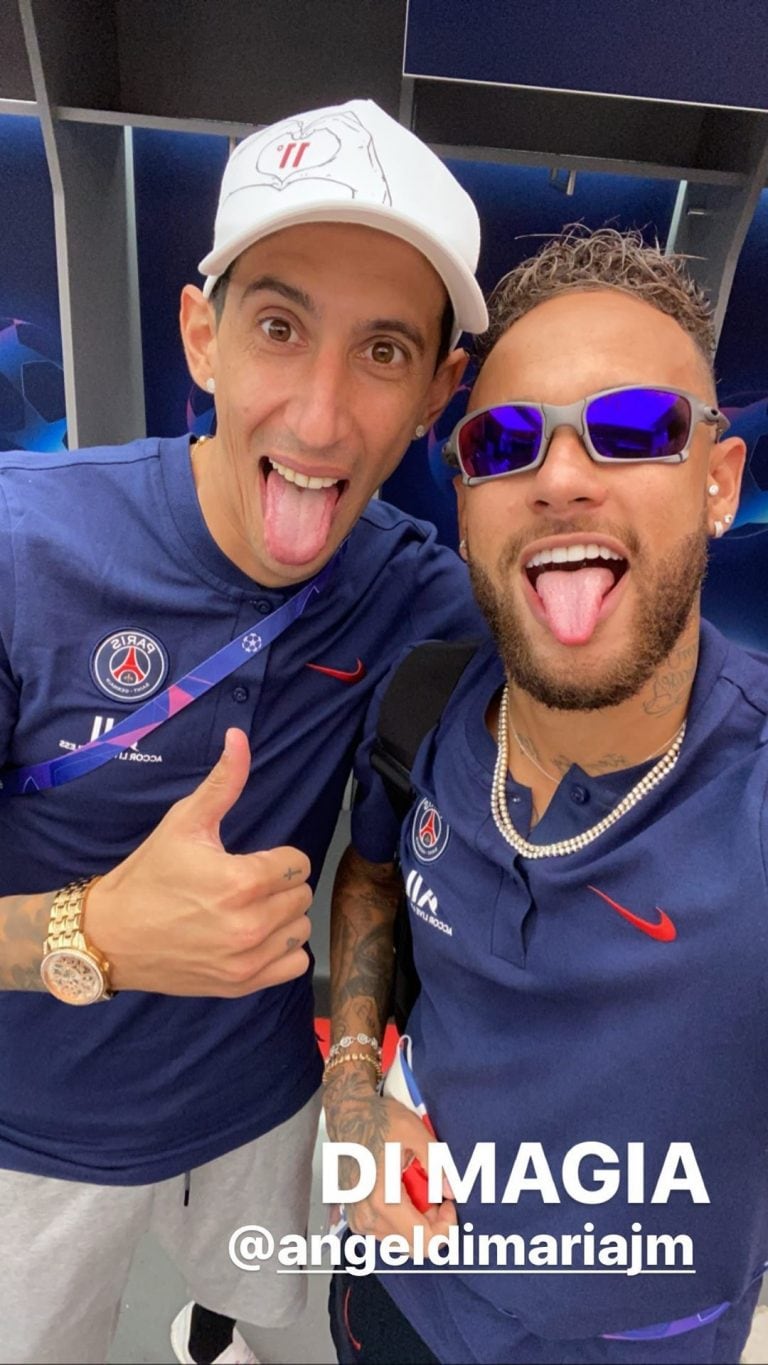 El brasileño y el ex Rosario Central posaron sacando la lengua. (@neymarjr)