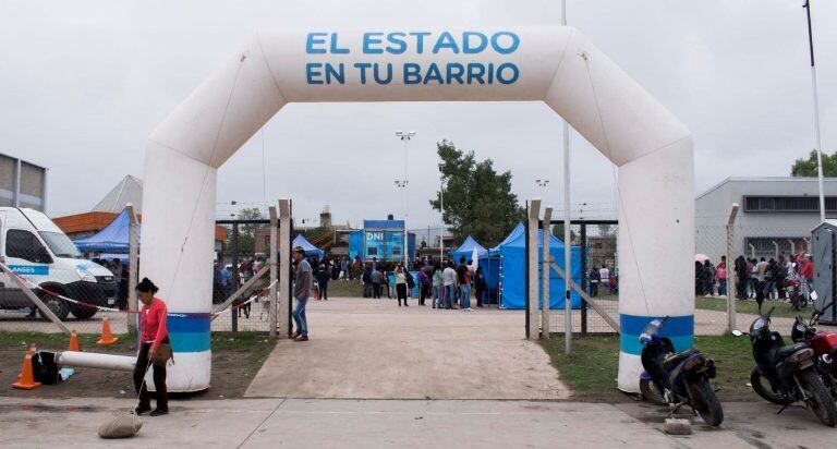 El programa "El Estado en tu Barrio", instalado en el playón del Centro Cultural "Jorge Cafrune" de Alto Comedero.