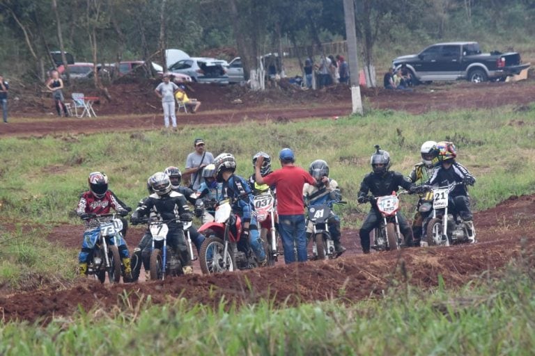 Motociclismo provincial en Eldorado.