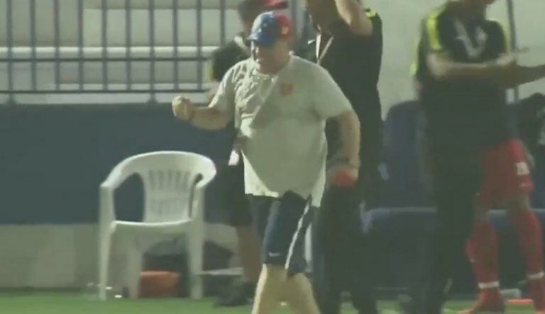 Maradona dirigiendo este sábado en Emiratos Árabes. (Foto: captura de Instagram)