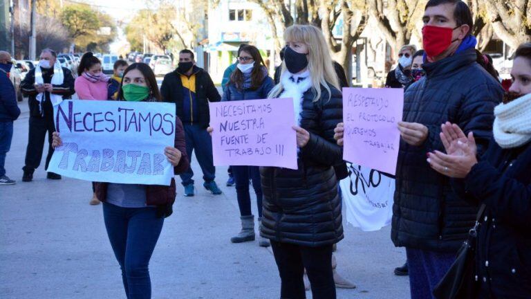 Piden regresar a la actividad tras el cierre el 15 de marzo por la pandemia de coronavirus (Diario Río Negro).