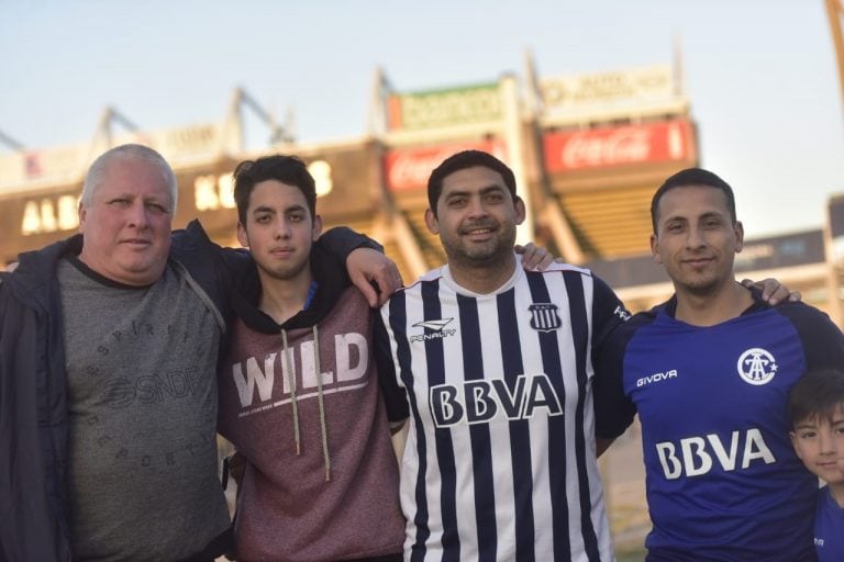 Los hinchas de Talleres se preparan para recibir a Diego Maradona.