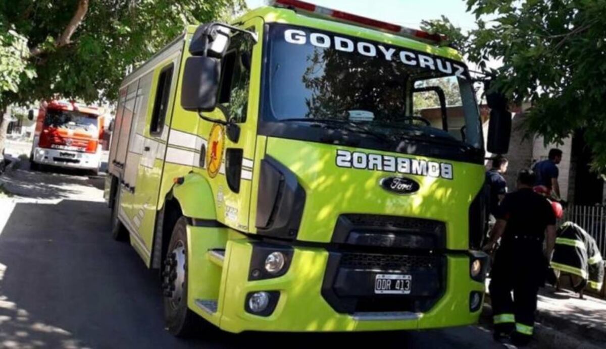 Se incendió una empresa de reciclaje en Godoy Cruz