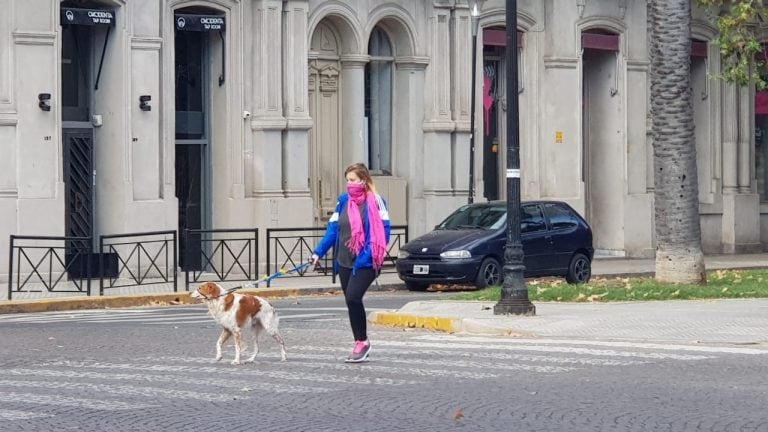 Los rosarinos aprovecharon el bulevar Oroño en las primeras dos jornadas de los paseos recreativos en medio de la pandemia. (Vía Rosario)