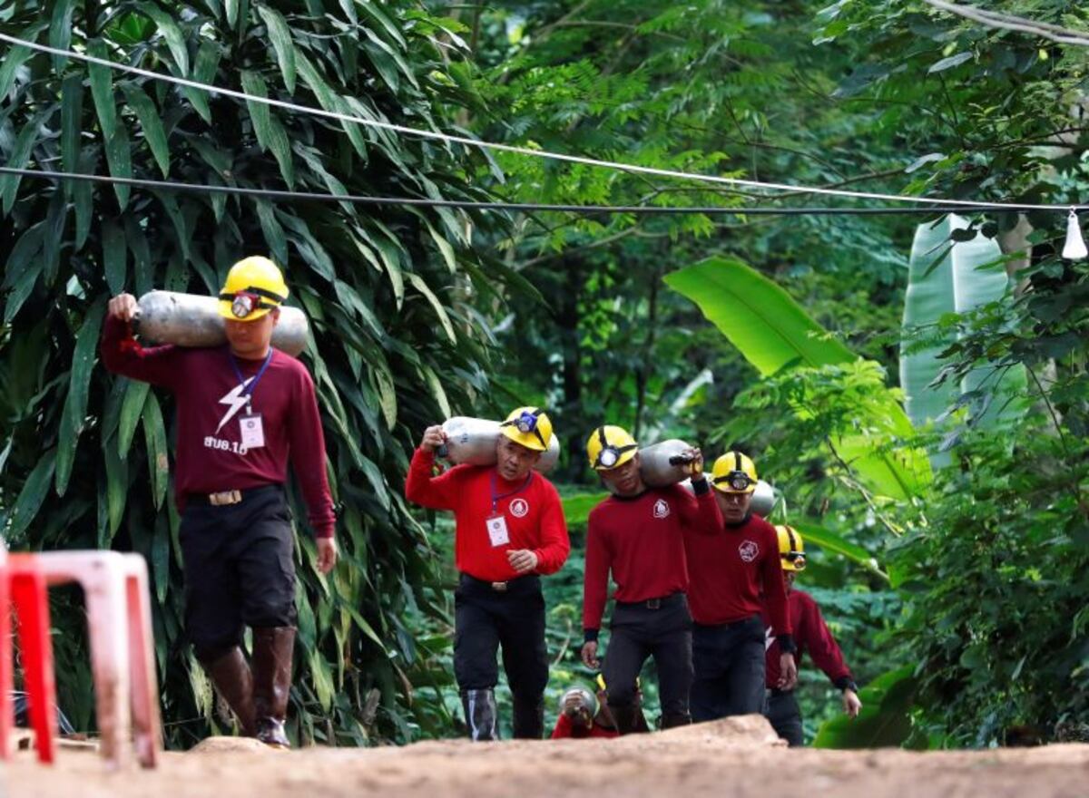 Los planes de evacuación para rescatar a los niños atrapados en una cueva de Tailandia