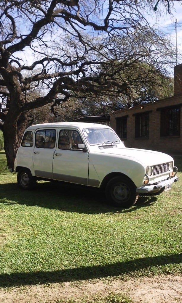 El Renault 4 robado en Unquillo (Foto: Diario Sierras)