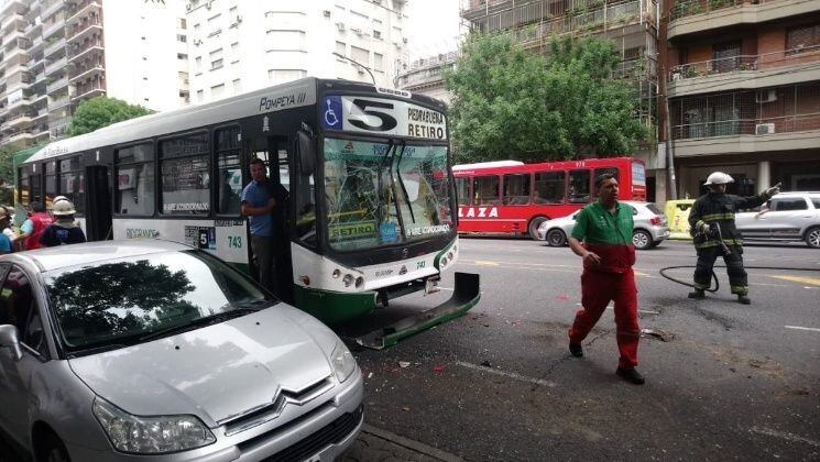 Dos colectivos chocaron en el barrio de Caballito: al menos 14 heridos y complicaciones en el tránsito.