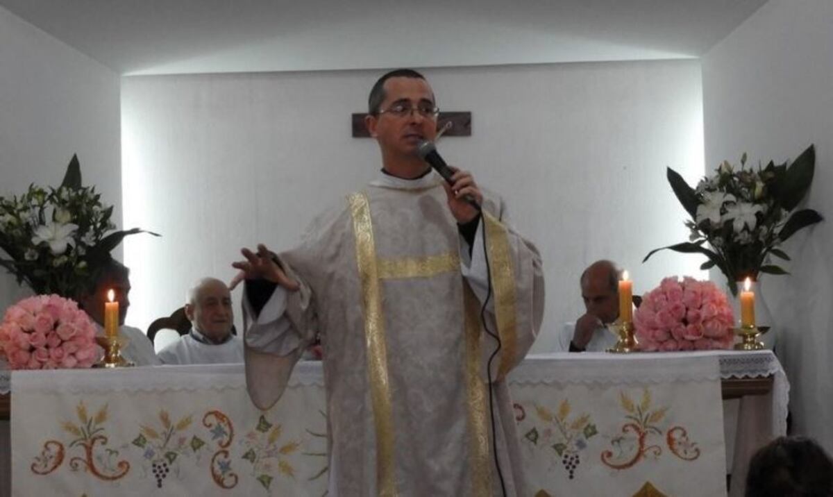 La autopsia al diácono asesinado reveló que tenía un golpe en la cabeza y cinco heridas de arma blanca