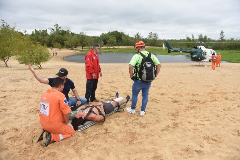 Simulacro de rescate en la isla por la caída de una avioneta (Municipalidad de Rosario)