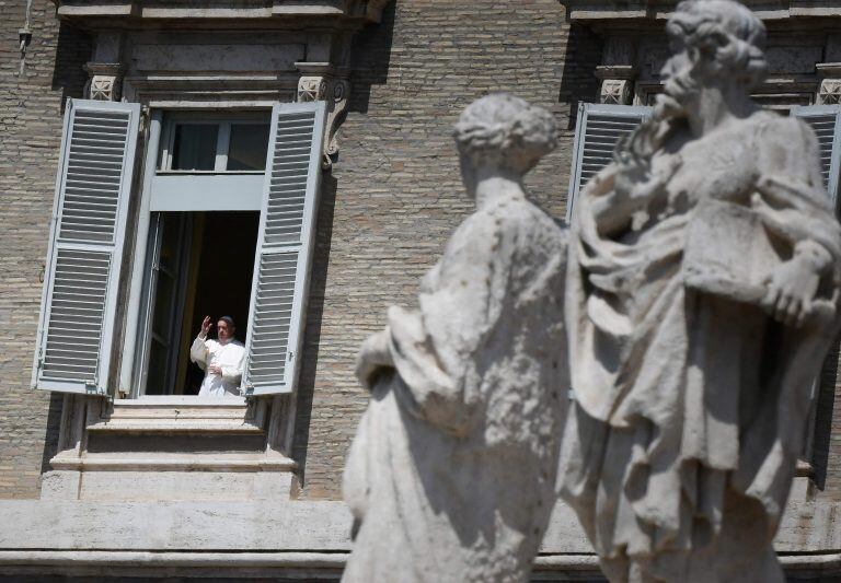 Francisco pidió que haya "acceso universal" a los tratamientos contra el coronavirus (Foto: Alberto PIZZOLI / AFP)