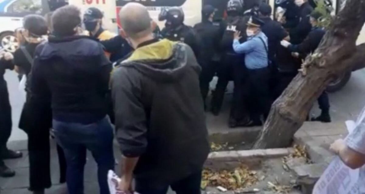 Comerciantes sanjuaninos, detenidos por protestar en pleno centro