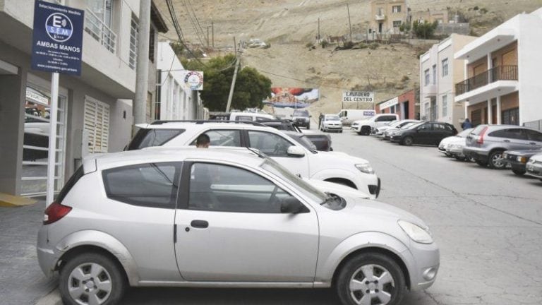 Cartelería en las calles de Comodoro Rivadavia.