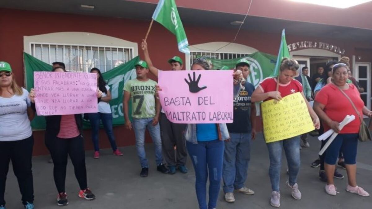 La UCR presentó un escrito al gobernador Jalil por los despidos "injustificados"