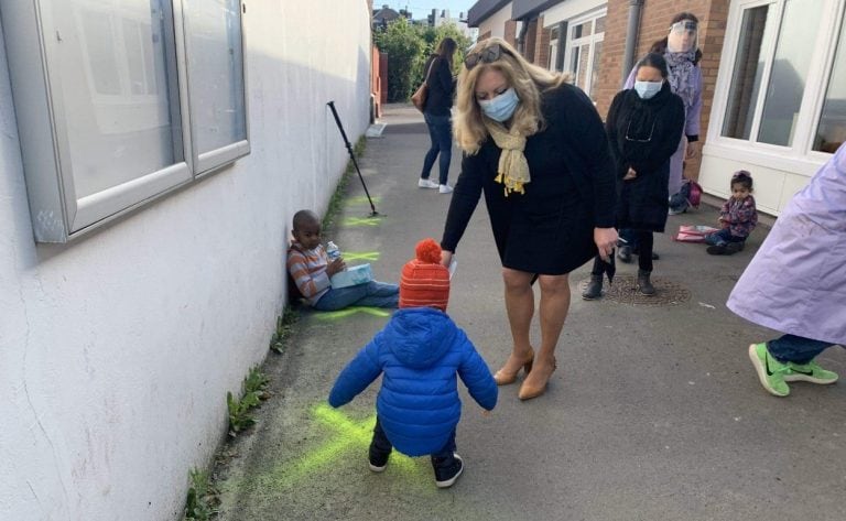 Así juegan los niños en Francia. (Foto: Twitter/@Lioneltop)