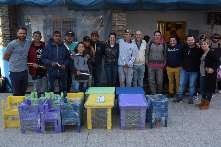 Jóvenes del programa Nueva Oportunidad hicieron sillas par un jardín de infantes