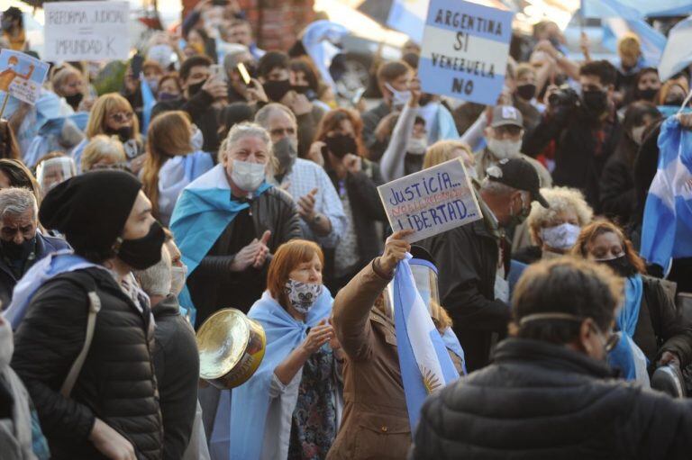 La marcha del 27A frente al Congreso. (Federico López Claro)