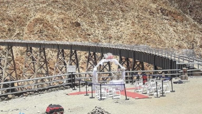 El altar del casamiento en el Viaducto de La Polvorilla (Web).