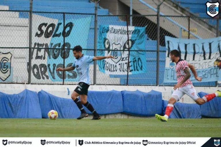 El partido tuvo un aceptable desarrollo, aunque las emociones llegaron en el segundo tiempo.