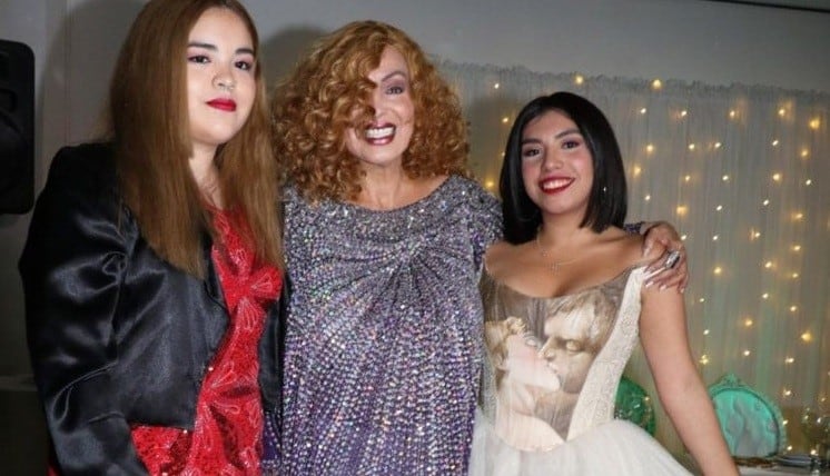 Beatriz Salomón junto a sus hijas Noelia y Bettina