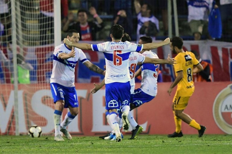 En tiempo de descuento, Central cayó 2 a 1 ante Universidad Católica (Photo by MARTIN BERNETTI / AFP)