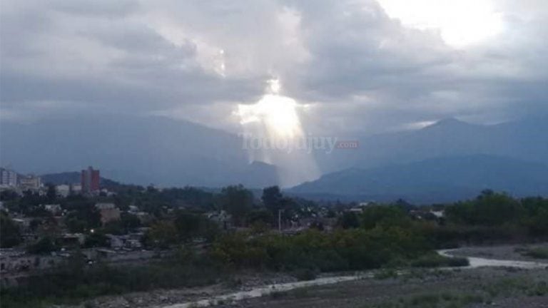 La imagen de Cristo en el cielo de Jujuy (Foto: todojujuy.com)