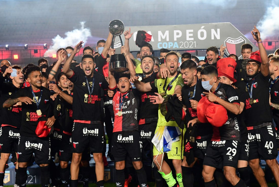 Luis Miguel Rodríguez se consagró campeón de la Copa de la Liga Profesional con Colón el pasado 4 de junio. (Clarín)