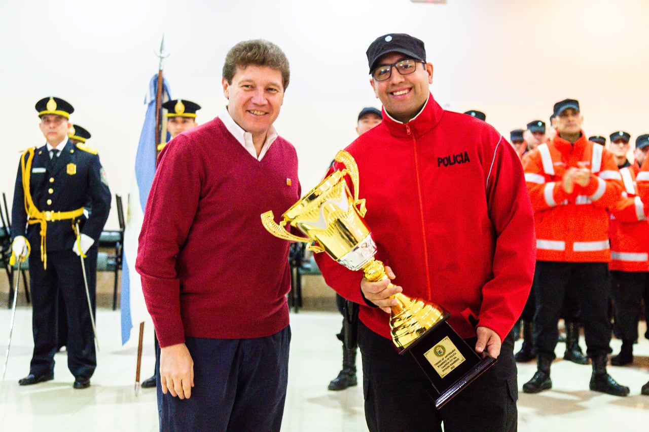 Entregaron premios por el 60° Aniversario de la División Bomberos de la Policía