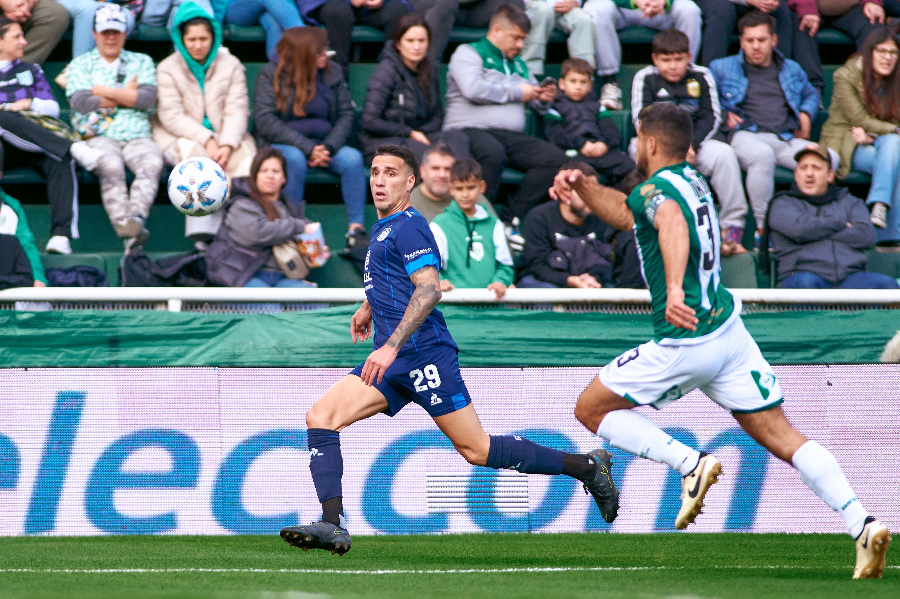 Gastón Benavídez, lateral de Talleres, que marcó el 1-1 parcial de la "T" ante Banfield. (Prensa Talleres)